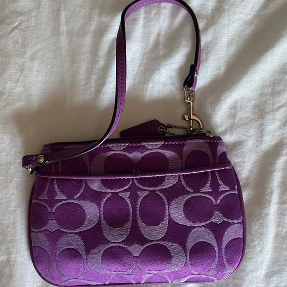 Coach wristlet - Picture 1 of 4